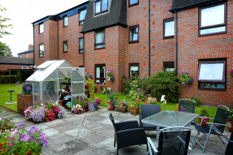 Photo showing the gardens at Osbourne Court