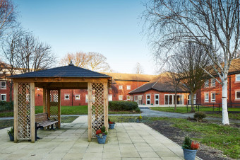 Photo showing the gardens at White Oak Lodge